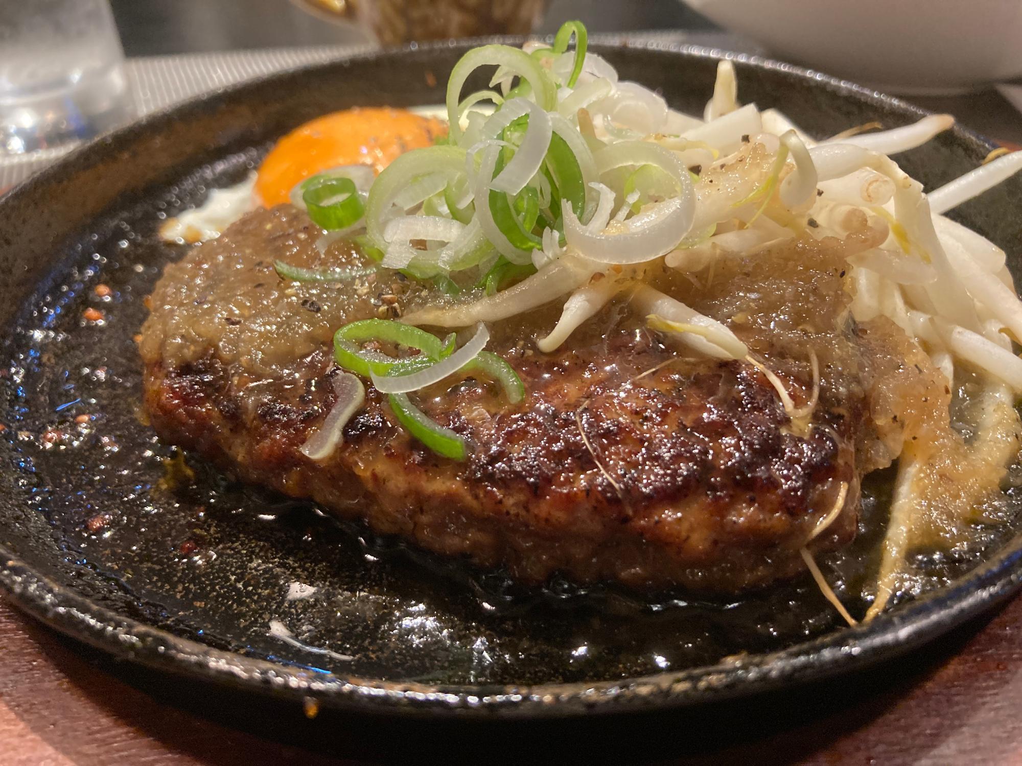 ジューという音が食欲をそそります