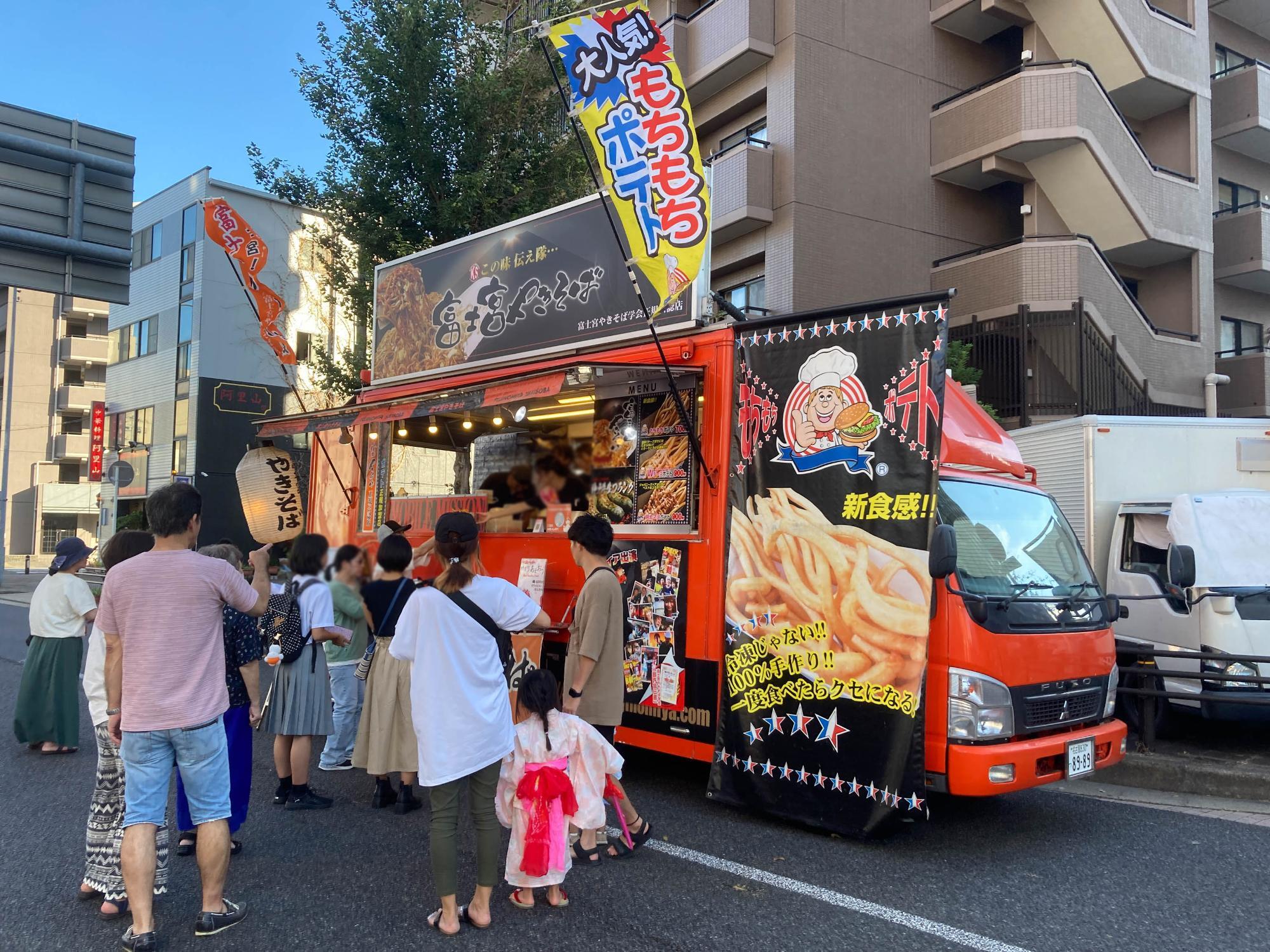 行列のできていた焼きそばのお店