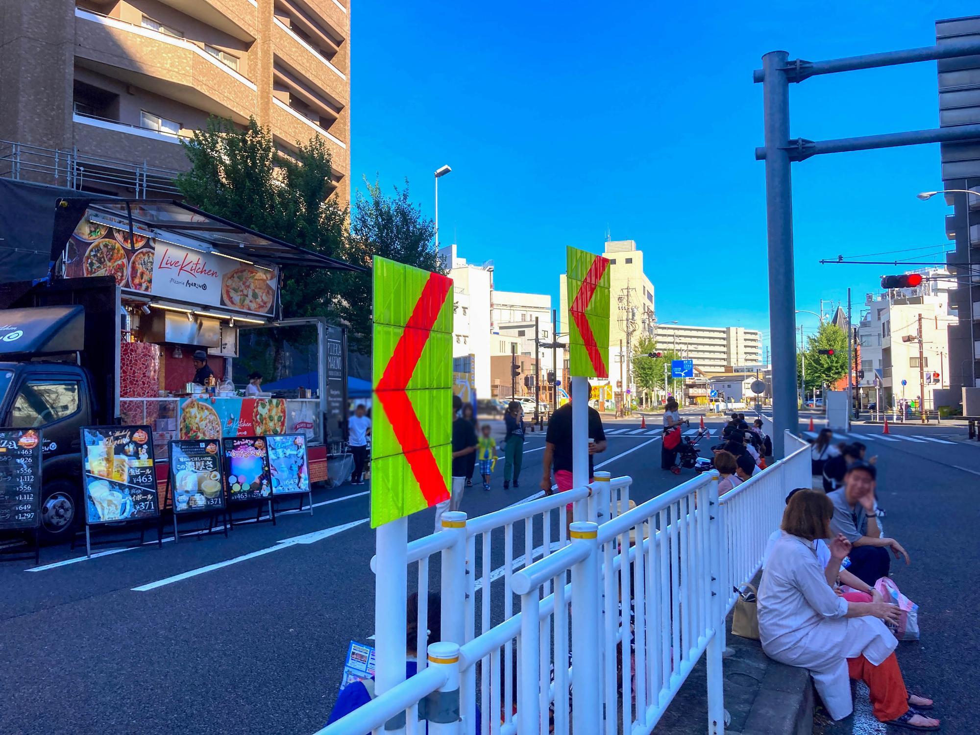 道路が通行止めになっていて、歩行者天国のよう♪