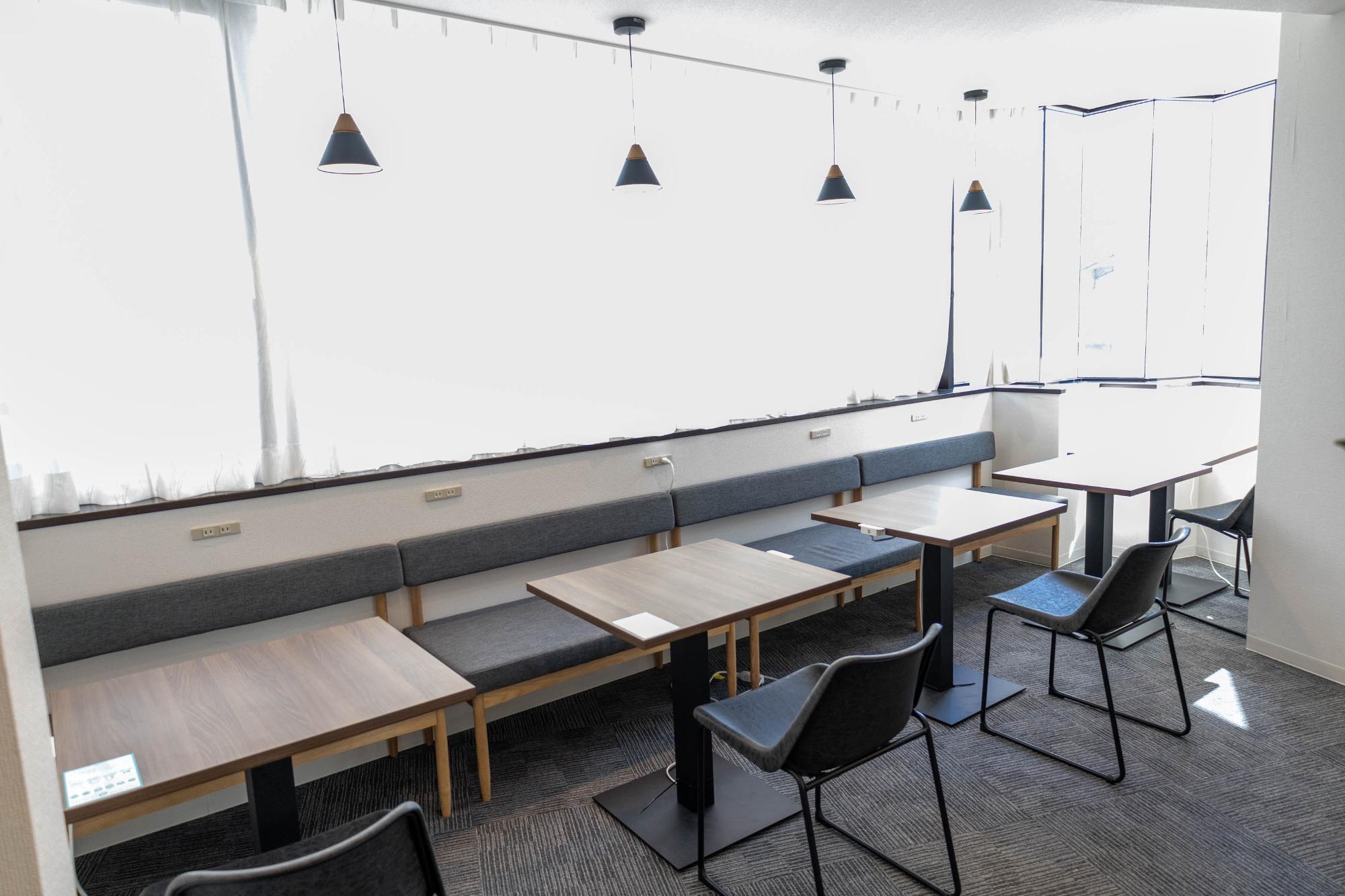 オープンスペースの席