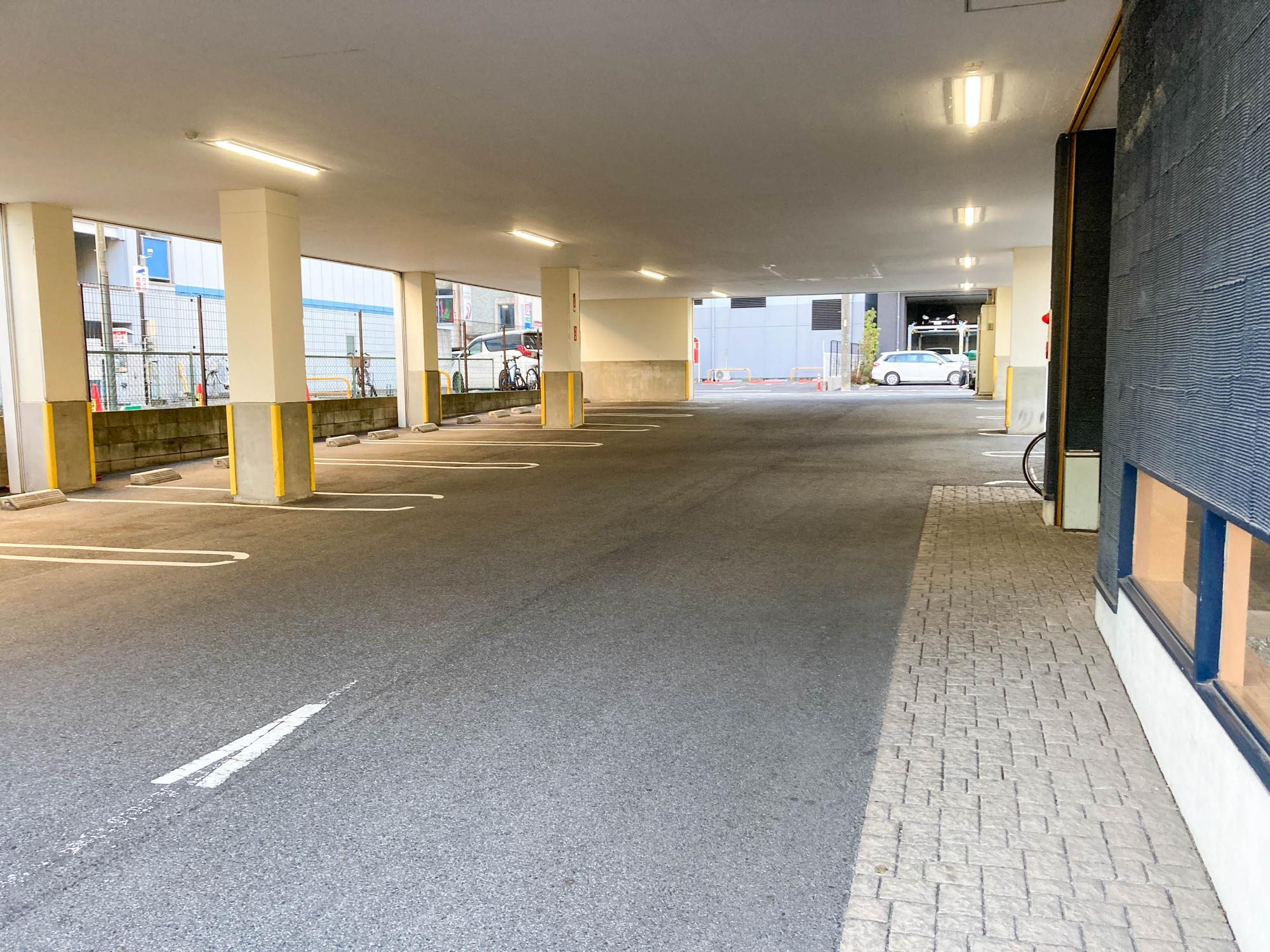 店舗1階が駐車場なのも嬉しいポイント
