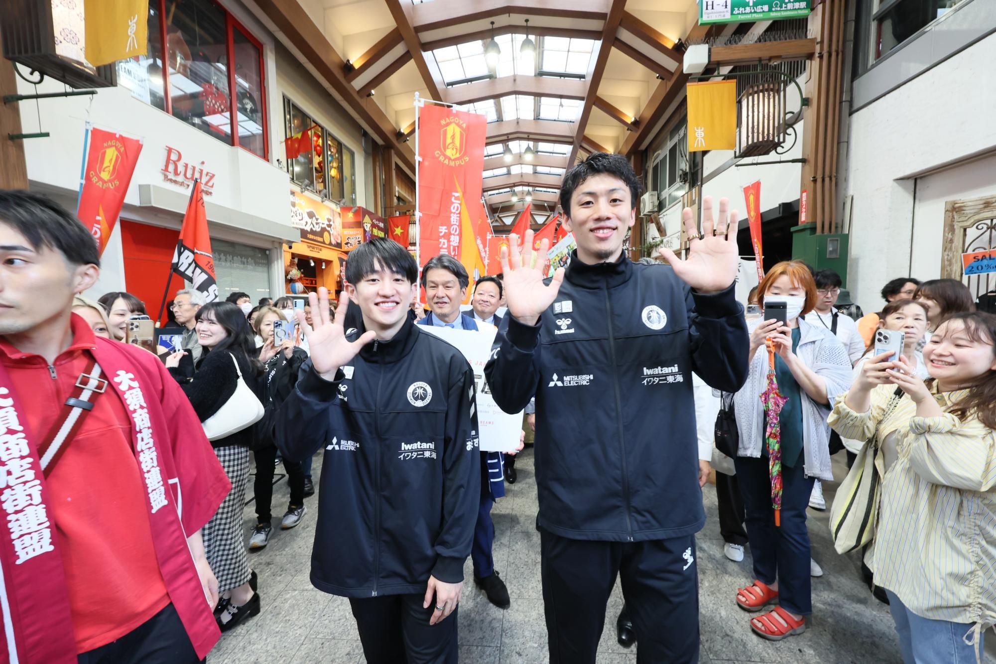 名古屋ダイヤモンドドルフィンズの齋藤拓実選手、今村佳太選手※写真提供：「鯱の大祭典」「大名古屋展2025」合同記者発表会