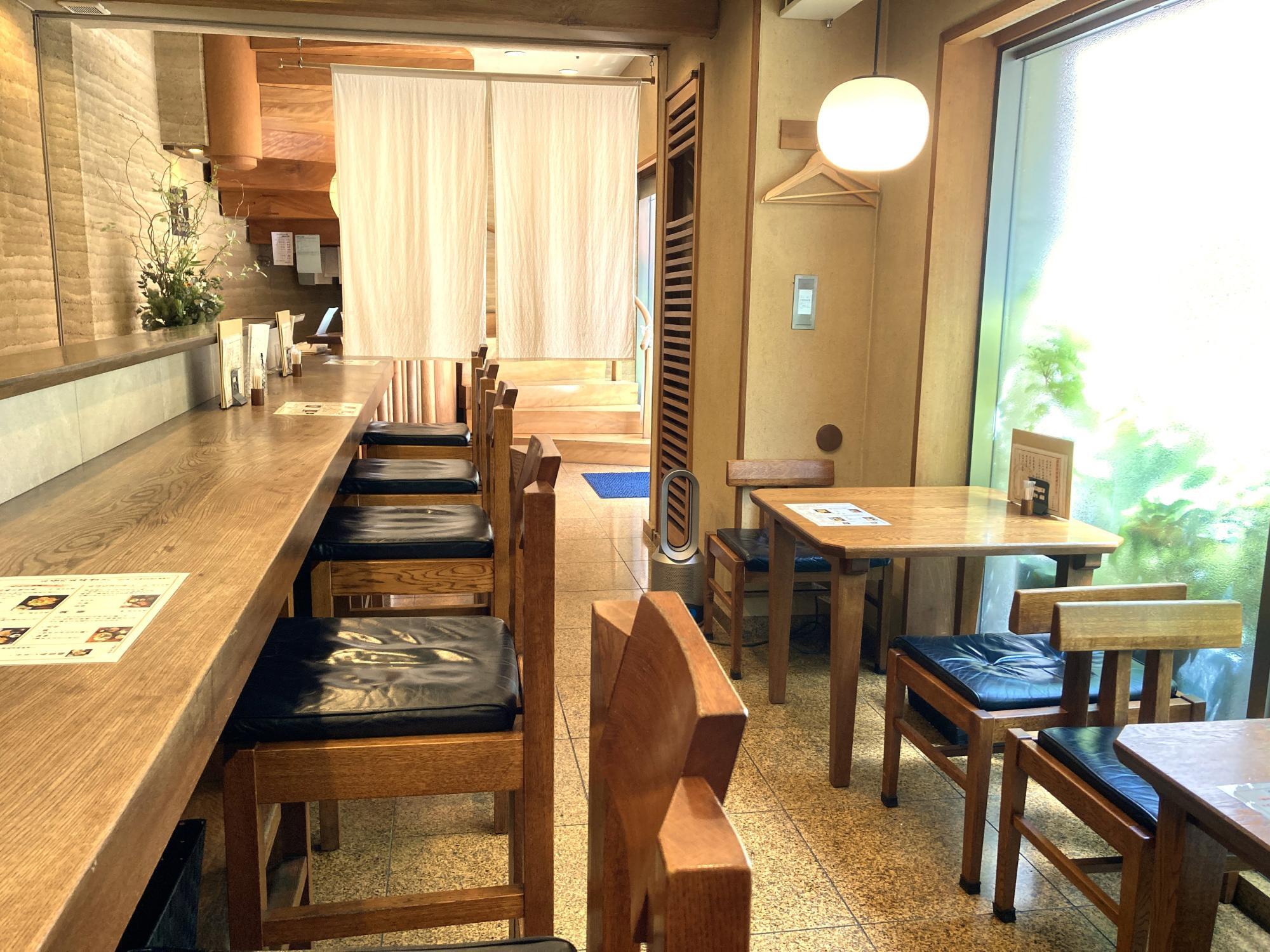 2階3階にはテーブル席やお座敷席もあります