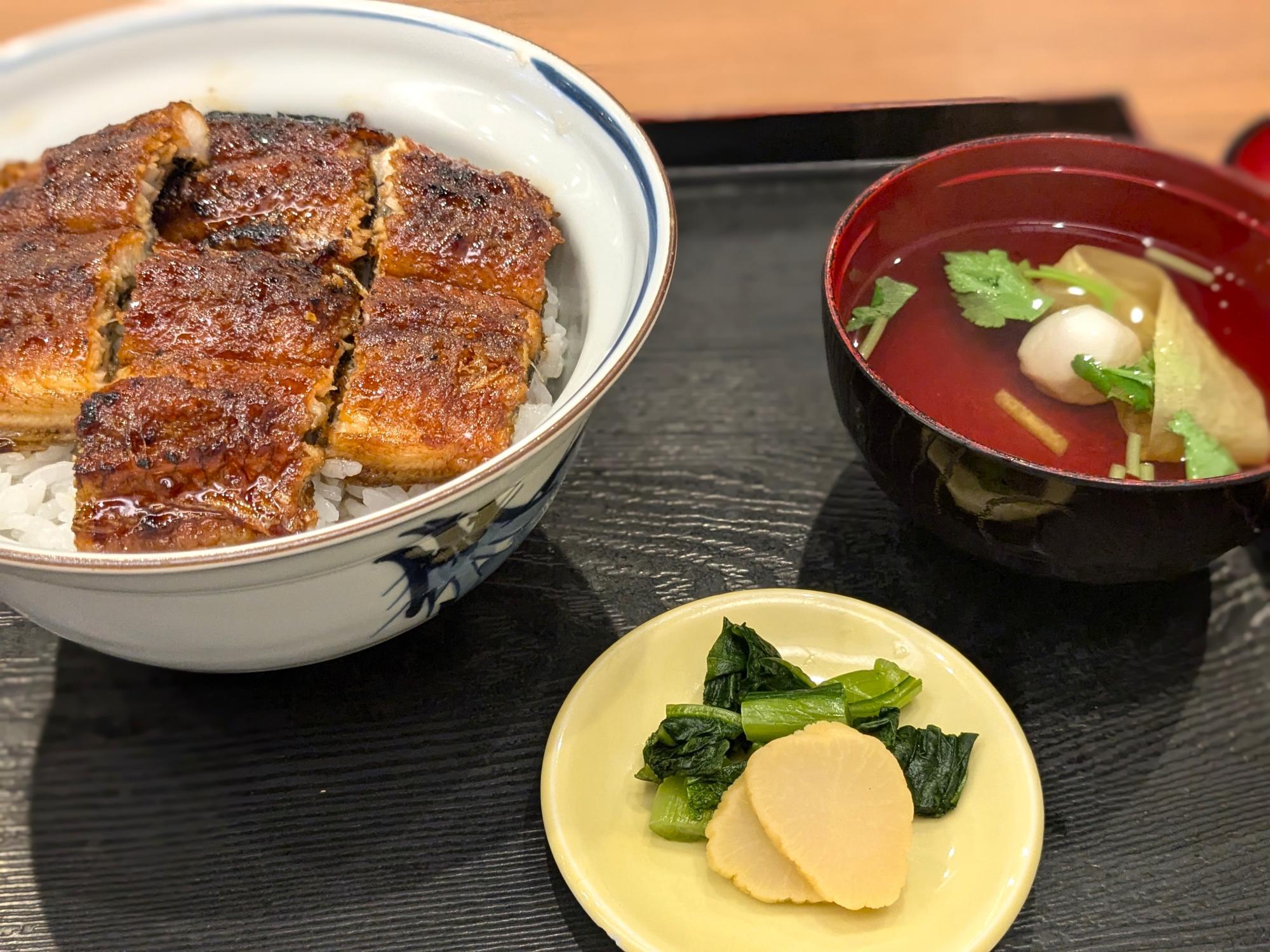 お吸い物と漬物がセットになっていました