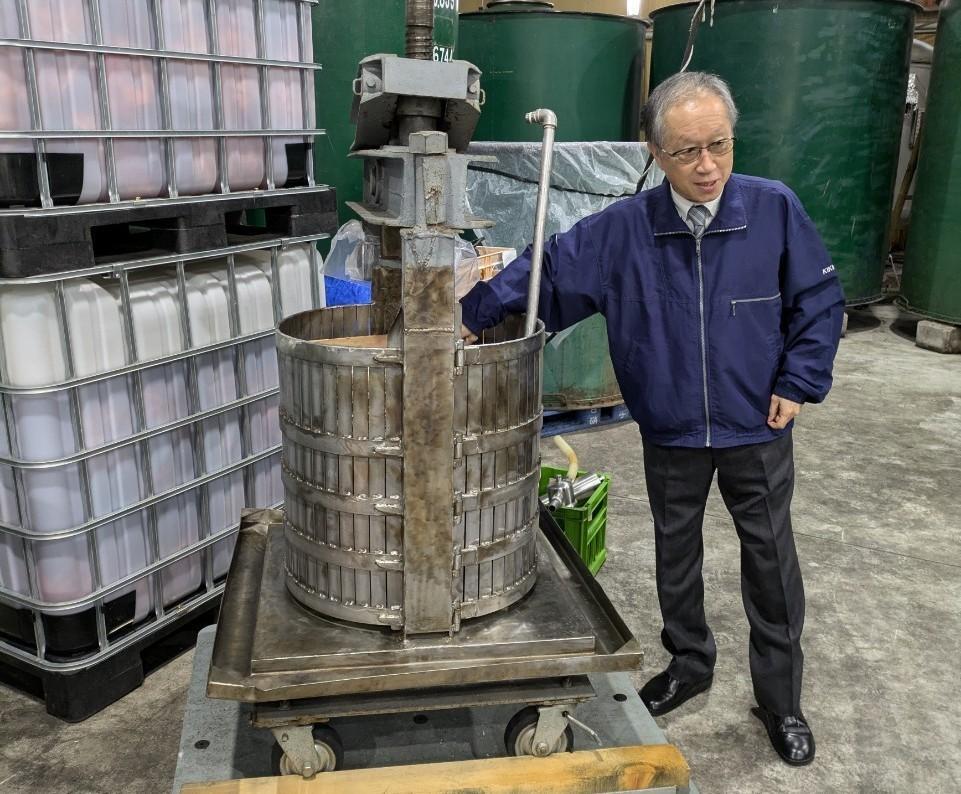 工場視察の様子を展示